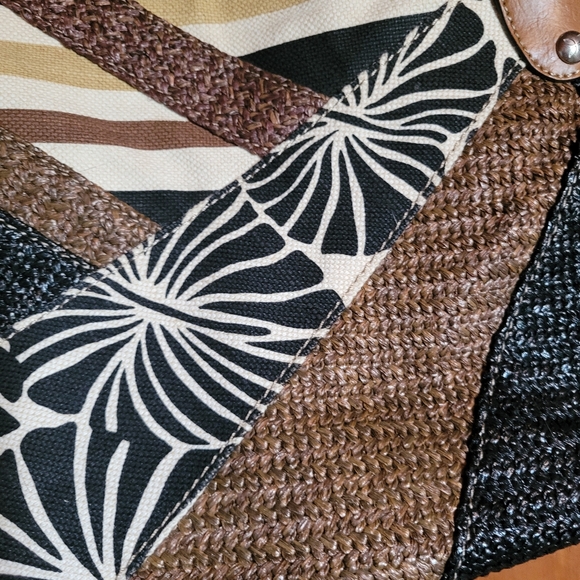 Relic Handbag Shoulder Bag Zipper Close Canvas with Straw Fabric Accents - Picture 7 of 7